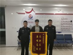 溜达太远找不到回家路 胶州公安“义警联盟”1小时火速寻回老人