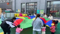 立足教育资源优势 青岛西海岸新区隐珠街道唐岛湾路幼儿园开展婴幼儿亲子公益早教活动