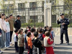 【平安校园】 警车“搬”进校园，场景模拟“说”安全