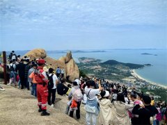 仙境崂山五一纳客近30万人次，“胖东来”式暖心 服务，游客直呼下次还来！