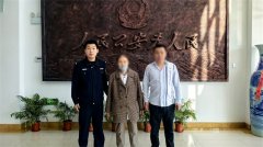 老人坐错车迷路，民警暖心助其回家