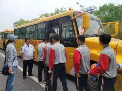青岛莱西：33部校车完成学生体能测试运送任务