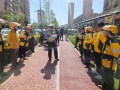 青岛市高新区交警走进外卖企业开展交通安全宣传活动
