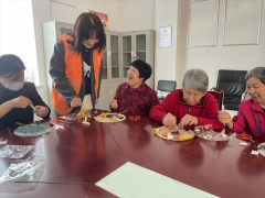 文化进万家｜胶州市九龙街道开展“以爱为韵 团扇献母亲”传统团扇手作活动