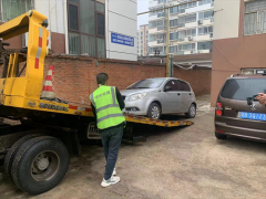 青岛西海岸新区隐珠街道：专项整治僵尸车 做好民生实事