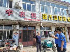 胶州市里岔镇依法查处油污污染人行道 切实维护市政公用设施环境整治