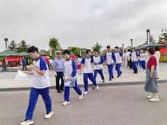 青岛市高新区交警全力护航 开通中考“绿色通道”