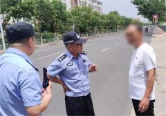 老人街头迷路，流亭派出所民警助其回家