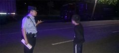 巡逻途中遇落难小伙，城阳河套派出所民警化身知心“老大哥”