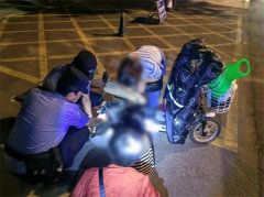 电动车轮胎半路没气， 阜安派出所巡逻队员秒变修车师傅