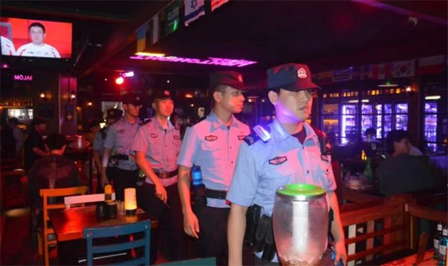 青岛市公安机关全警全力开展夏夜治安巡查宣防集中统一行动