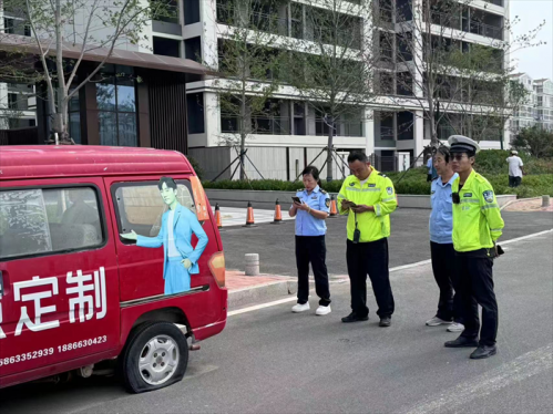 山东省五莲县开展违法停车整治行动