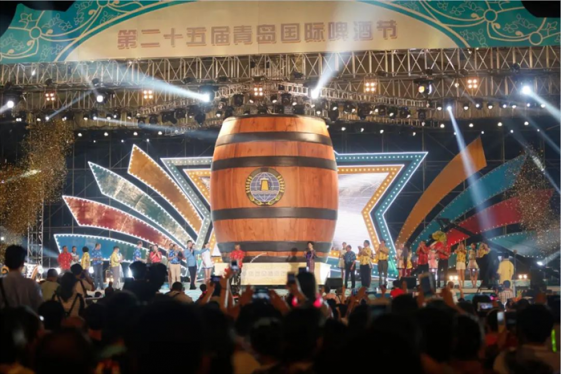 回顾往届青岛国际啤酒节开幕式第一桶啤酒精彩时刻