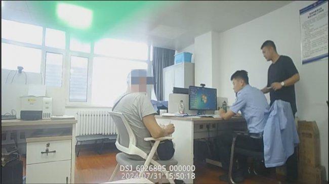青岛市南一八旬老人购买700克黄金欲寄到外地，被警方及时拦下