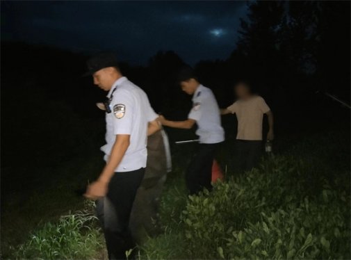 七旬老人林中迷路 胶州民警迅速处警送老人回家