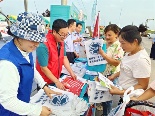 胶州市司法局铺集司法所组织开展暑期“民法典”普法宣传活动