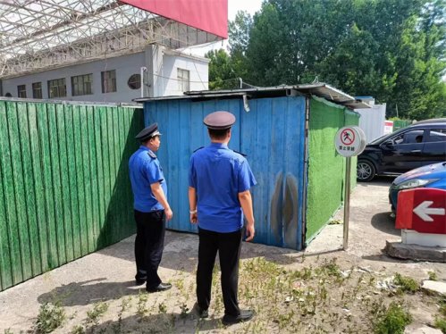 胶州市里岔镇：拆除私搭乱建 说理式执法显温情