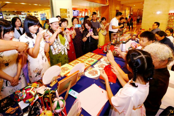 青岛非遗走进香格里拉大酒店活动圆满落幕：传统文化焕发新光彩