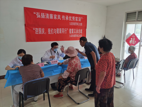 胶州市九龙街道：党外知识分子联谊会赴回龙新村开展健康义诊活动