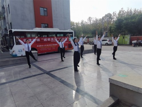 莱西交通发展公司党建共建迎国庆“诚载美好”进社区