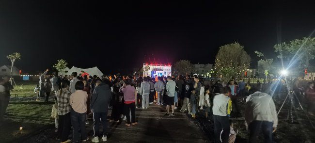 满堂潮营、闪耀夜空、欢度国庆音乐灯光秀点亮乡村旅游“夜经济”