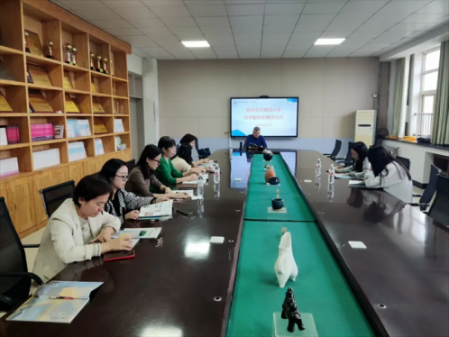 科学筑梦 共创辉煌——胶州市三里河小学科学副校长聘任仪式暨科学培训活动