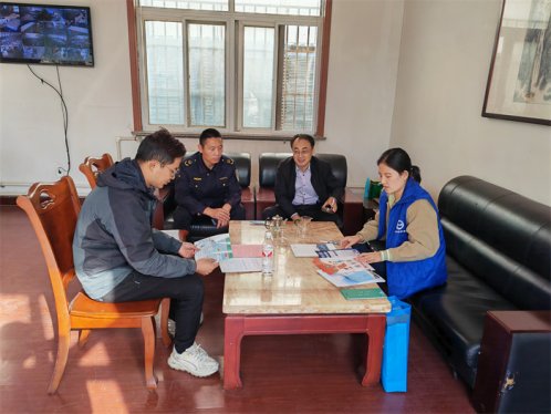 胶州市司法局铺集司法所开展法治宣传进企业活动
