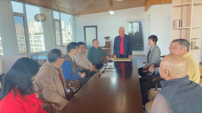 青岛市政协书画院举办送文化到企业活动