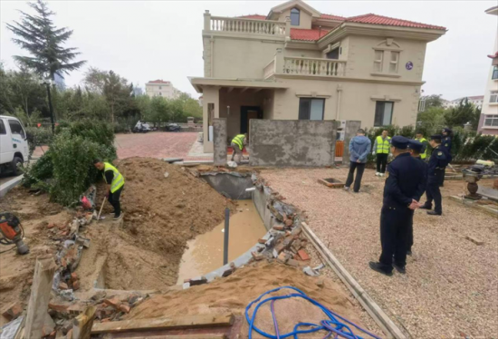 青岛西海岸新区隐珠街道：拆除违法建设 回应民生诉求