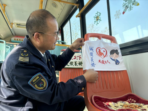 城阳巴士374路暖冬服务在行动 传递温暖与关爱，被市民称赞