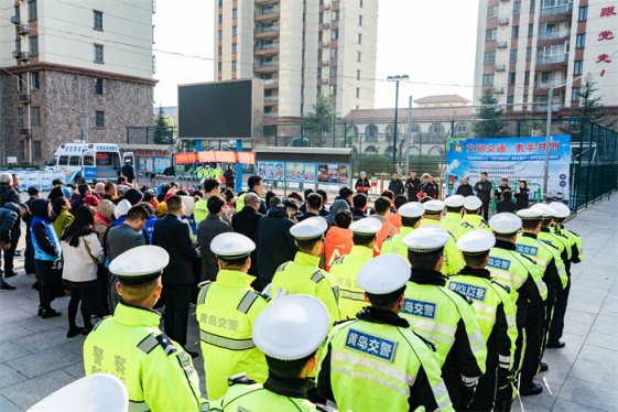 122“全国交通安全日” 黄岛交警聚焦老年群体 守护出行之路
