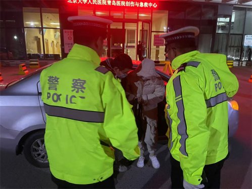 分秒必争！青岛城阳交警紧急护送患病群众就医