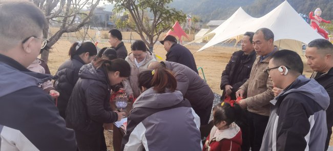 隘子镇卫生院工会2024年冬季职工趣味游戏团建活动在满堂潮营火热进行