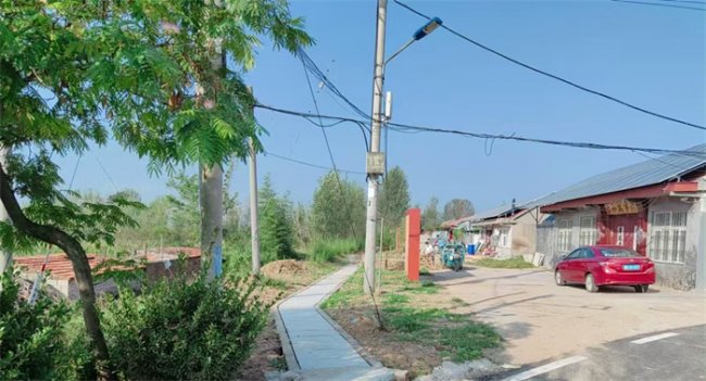 胶州市里岔镇：监督筑路促振兴 乡村旧貌换新颜
