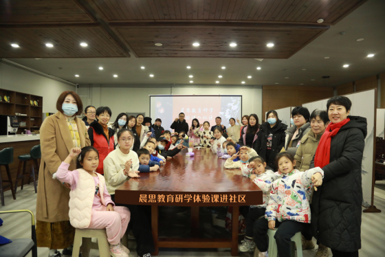 晨思教育非遗研学：宋锦挂饰为东城社区点亮文化传承星火