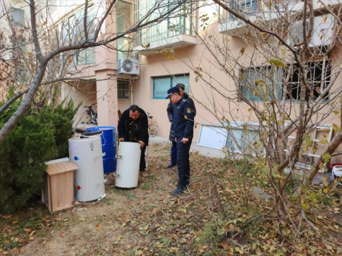 青岛西海岸新区隐珠街道：整治小区违规堆放 维护业主公共利益