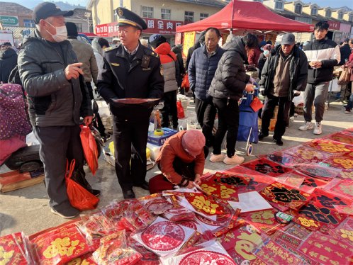 青岛崂山：文化执法护大集  新春佳节添“净”气