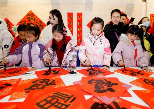 “童”逐中国梦 欢乐过大年 2025年青岛市未成年人“我们的节日·春节”主题活动在即墨举办