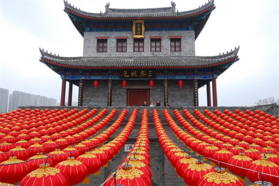 山东即墨：大红灯笼高高挂，红红火火迎新春