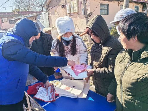胶州市司法局里岔司法所普法赶大集 法治春风暖人心