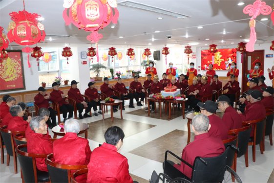 敬老院里的元宵盛宴：生日欢歌 灯谜添彩 ----崂山区社会福利服务中心于元宵节举办集体生日会
