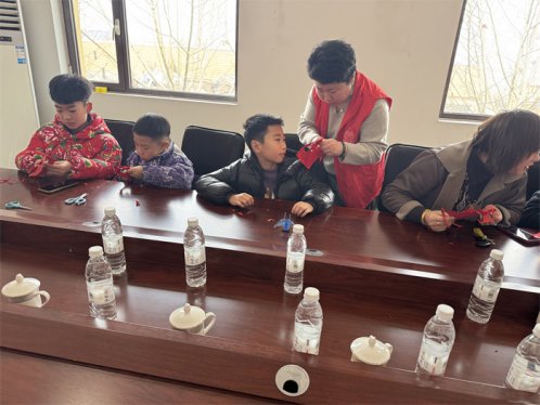 胶州市铺集镇：“凝心聚力促团结 剪纸传递民族情”
