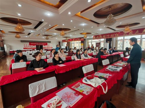 不负十里春风 金融芳华筑梦——青岛农商银行胶州支行开展三八妇女节系列活动