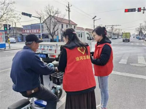 青岛莱西沽河街道：组织开展“礼让斑马线 文明你我他”志愿宣传活动