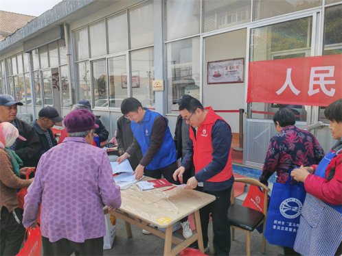 胶州市司法局铺集司法所联合多部门走进孝老食堂开展法治宣传​活动