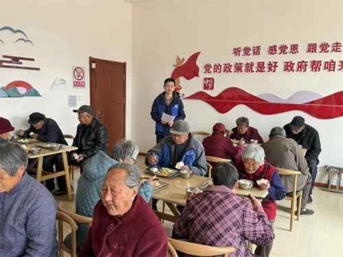 胶州市司法局铺集司法所携手镇宣传办走进小庄村孝老食堂开展法治宣传活动