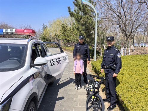 春游少海遛娃不慎走丢，胶州市公安局少海治安派出所民警仅20分钟暖心找回