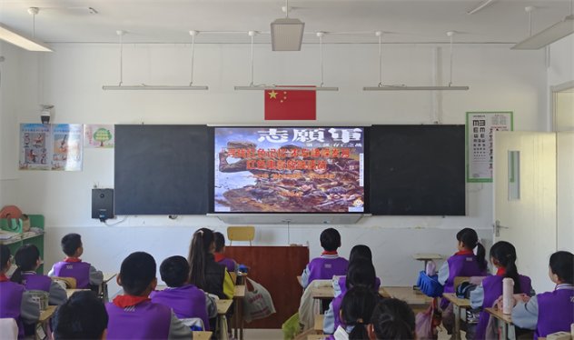 胶州市铺集镇团委开展 “寻找红色记忆 不忘峥嵘岁月”主题观影活动