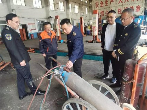 莱西交通发展公司总经理带队督导公交换乘站安全