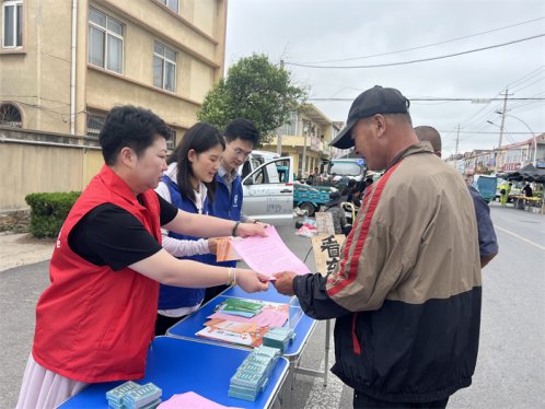 胶州市司法局铺集司法所开展大集普法宣传活动​